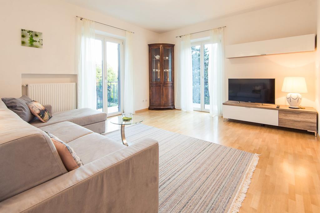 Haus Dorfblick Apartment Caldaro Luaran gambar